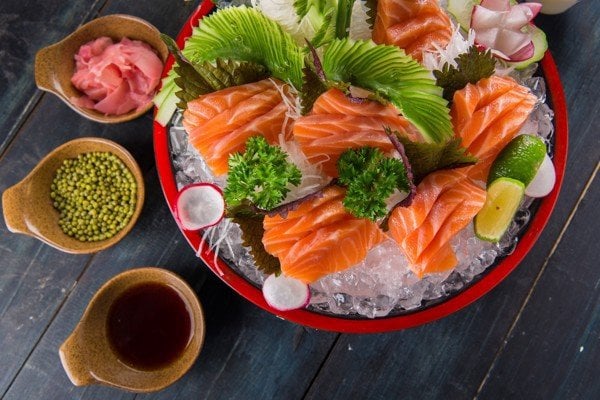Cách làm sashimi cá hồi tại nhà | Vinmec