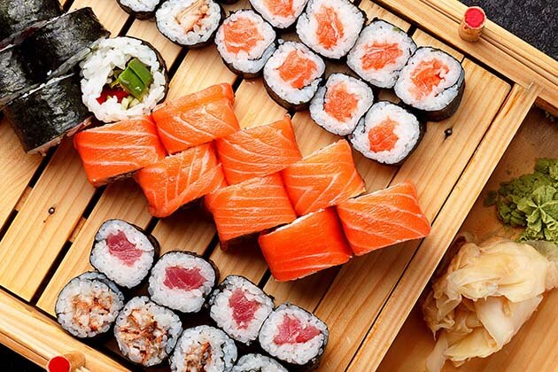 Mách bạn 3 cách làm sushi cá hồi thơm ngon như ngoài hàng