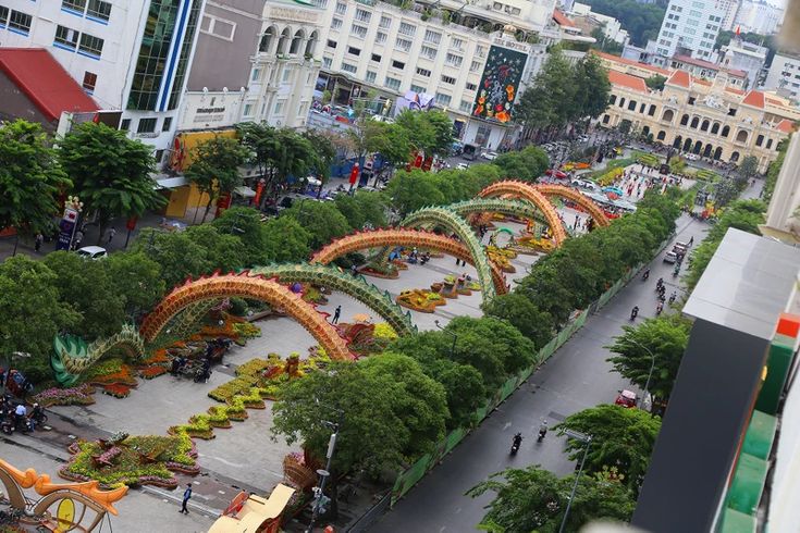 Đường hoa Nguyễn Huệ rực rỡ sắc xuân 2026